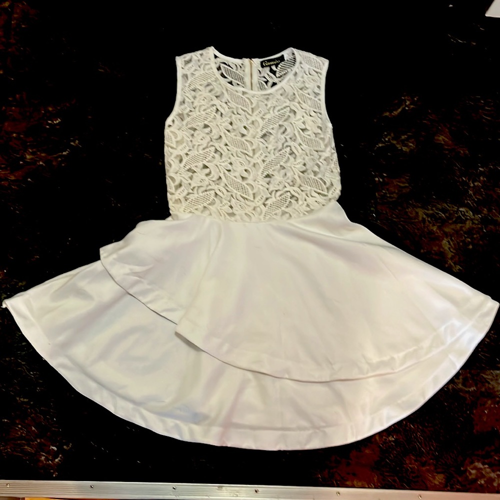 White sleeveless short dress with flare Gamiss brand
